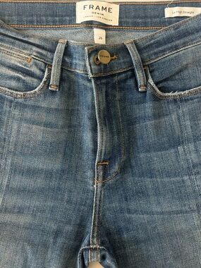 Frame Denim Straight-Leg Jeans in faded blue